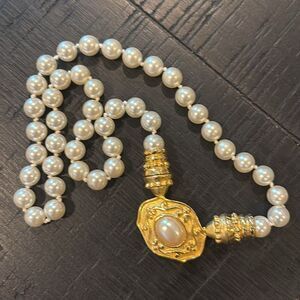 Rare Vintage Made In USA signed Faux Pearl Choker Necklace Snap Front​​​